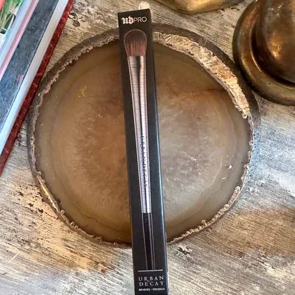 Urban decay eyeshadow blending brush (E-202) - Picture 3 of 4